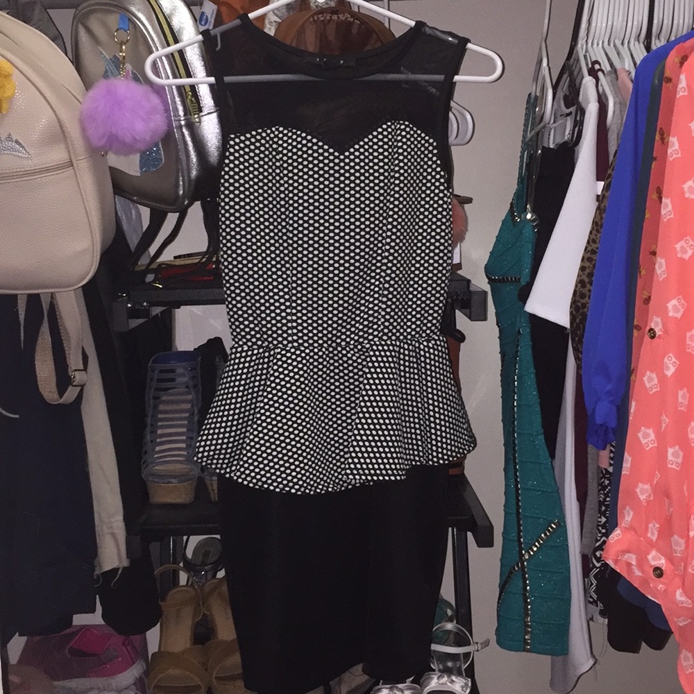 Vestido blanco y negro